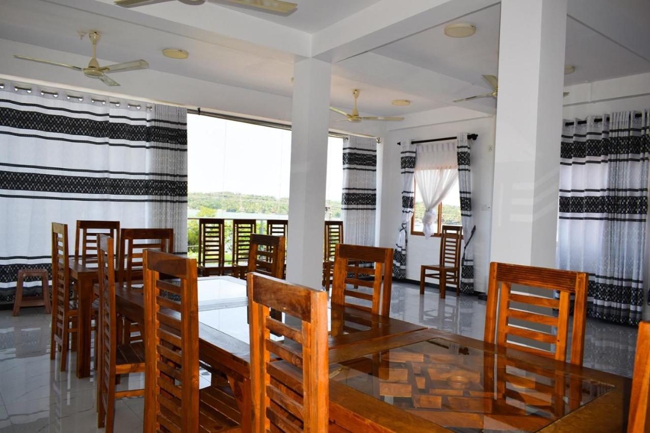 Holiday Villa Trincomalee Esterno foto