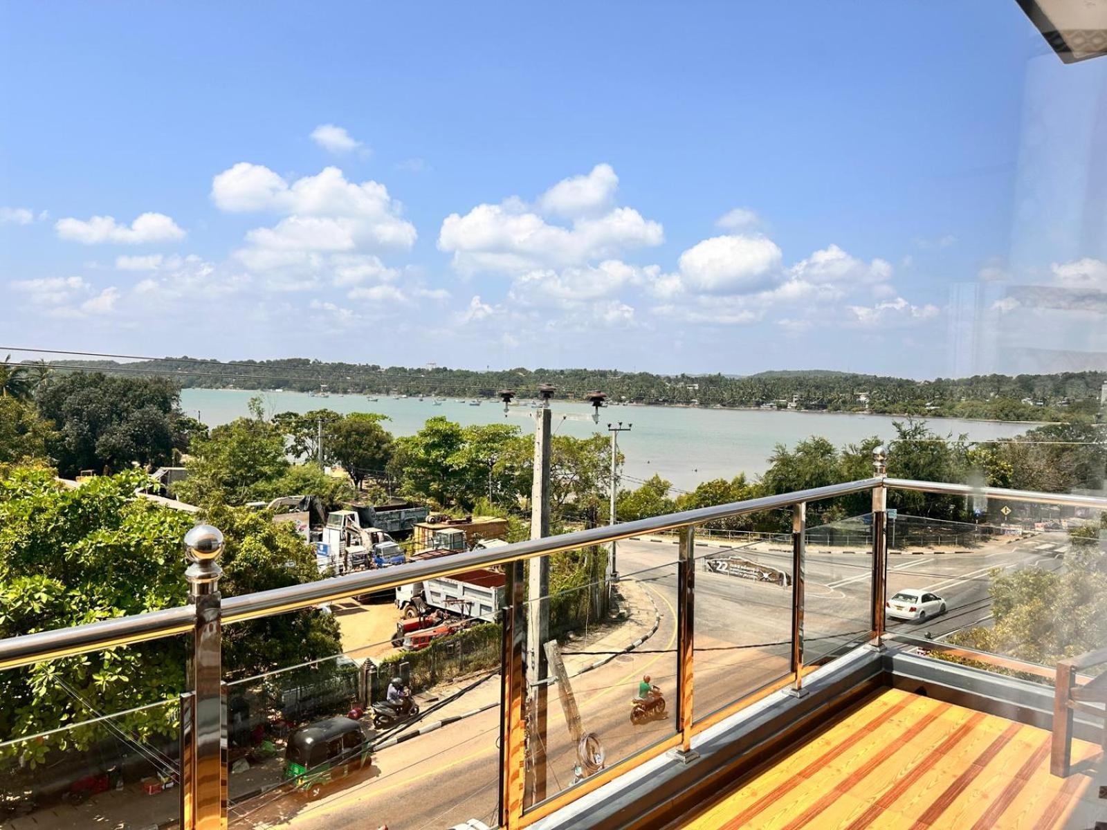 Holiday Villa Trincomalee Esterno foto