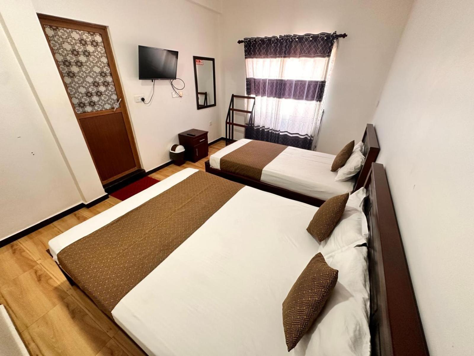 Holiday Villa Trincomalee Esterno foto