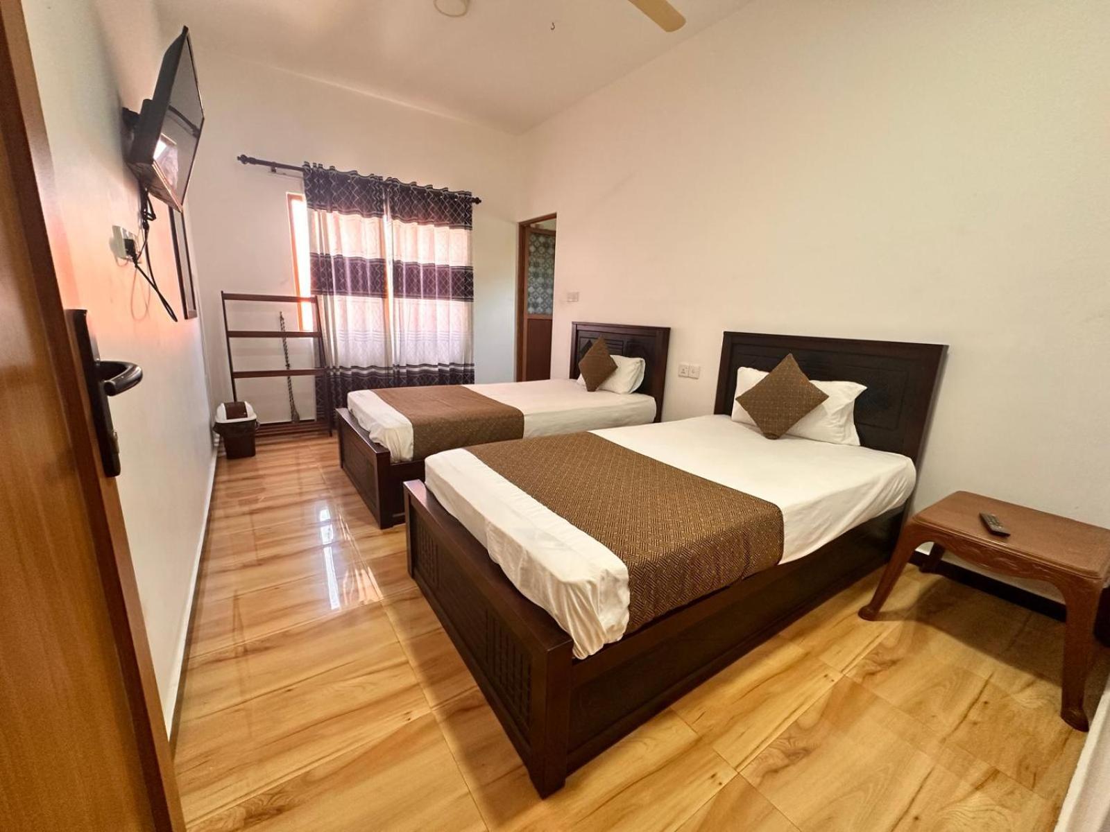 Holiday Villa Trincomalee Esterno foto