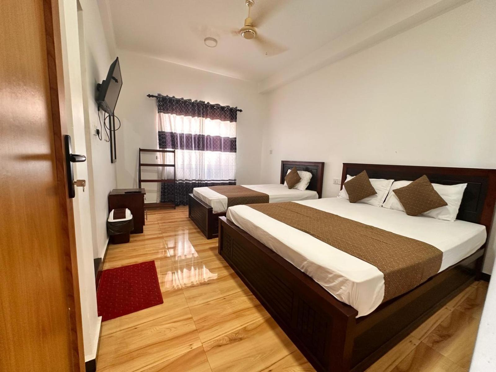 Holiday Villa Trincomalee Esterno foto