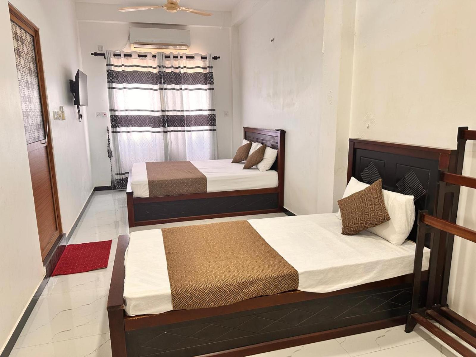 Holiday Villa Trincomalee Esterno foto