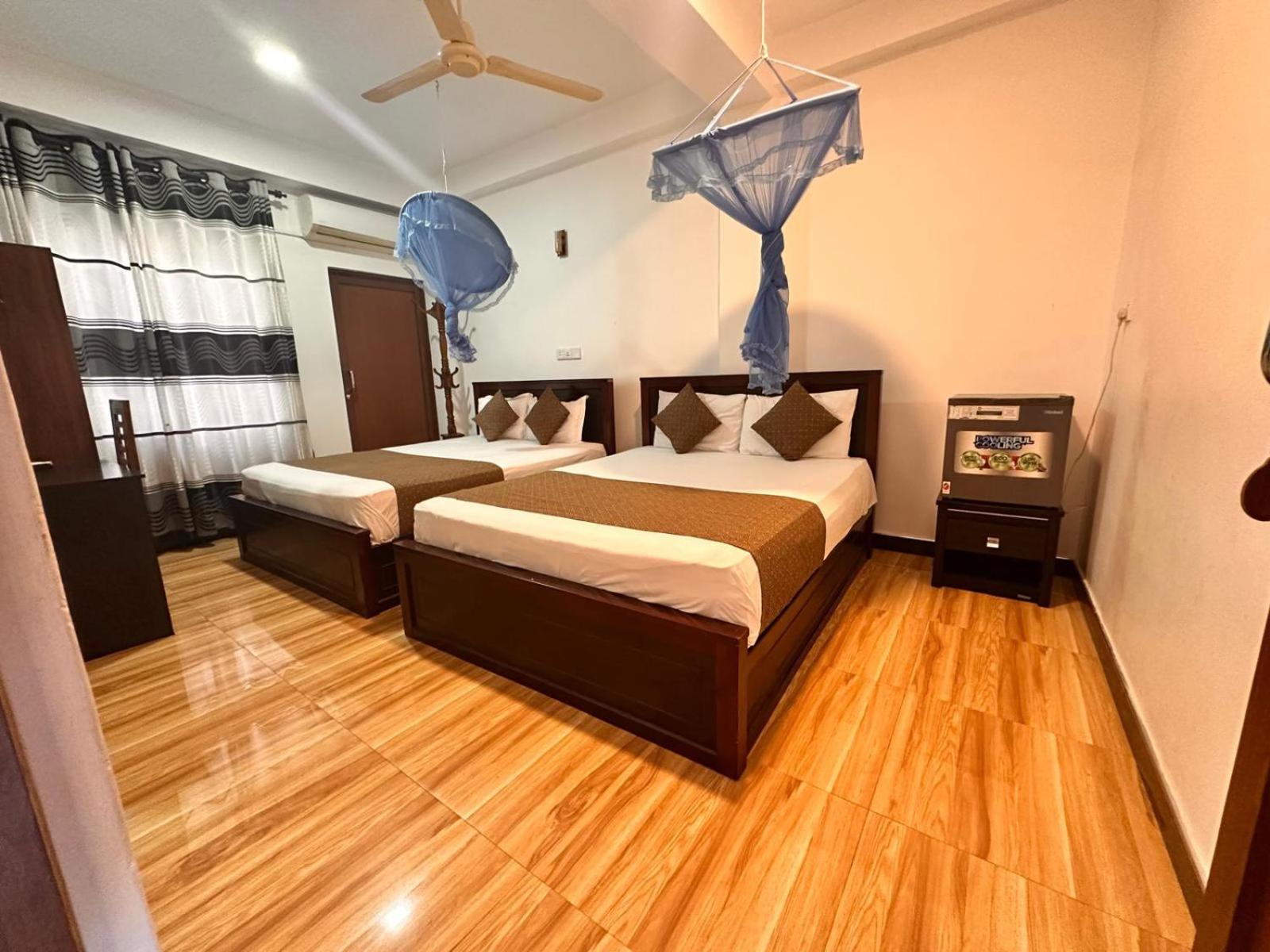Holiday Villa Trincomalee Esterno foto