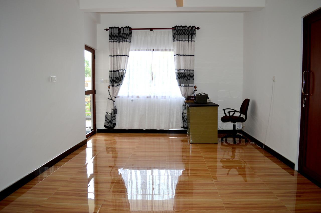 Holiday Villa Trincomalee Esterno foto