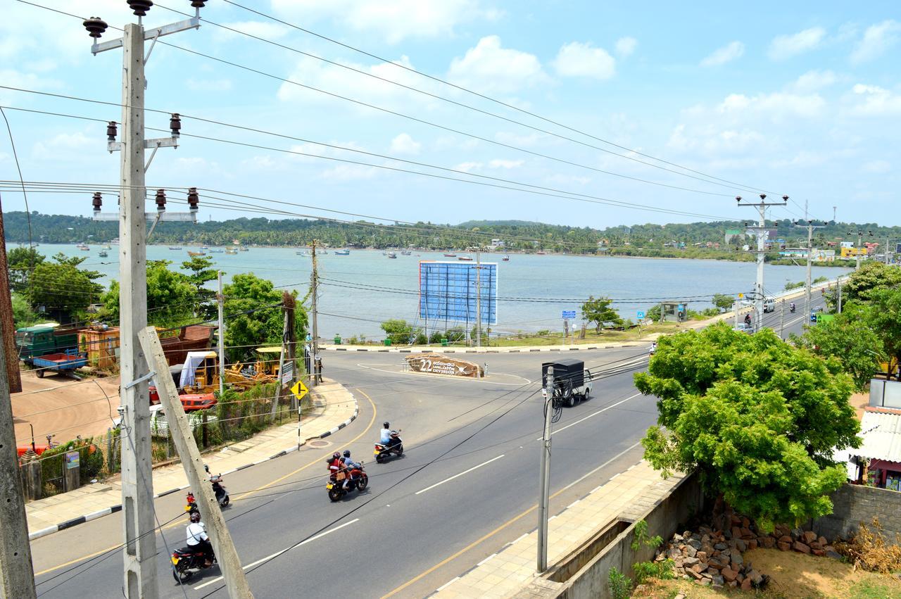 Holiday Villa Trincomalee Esterno foto