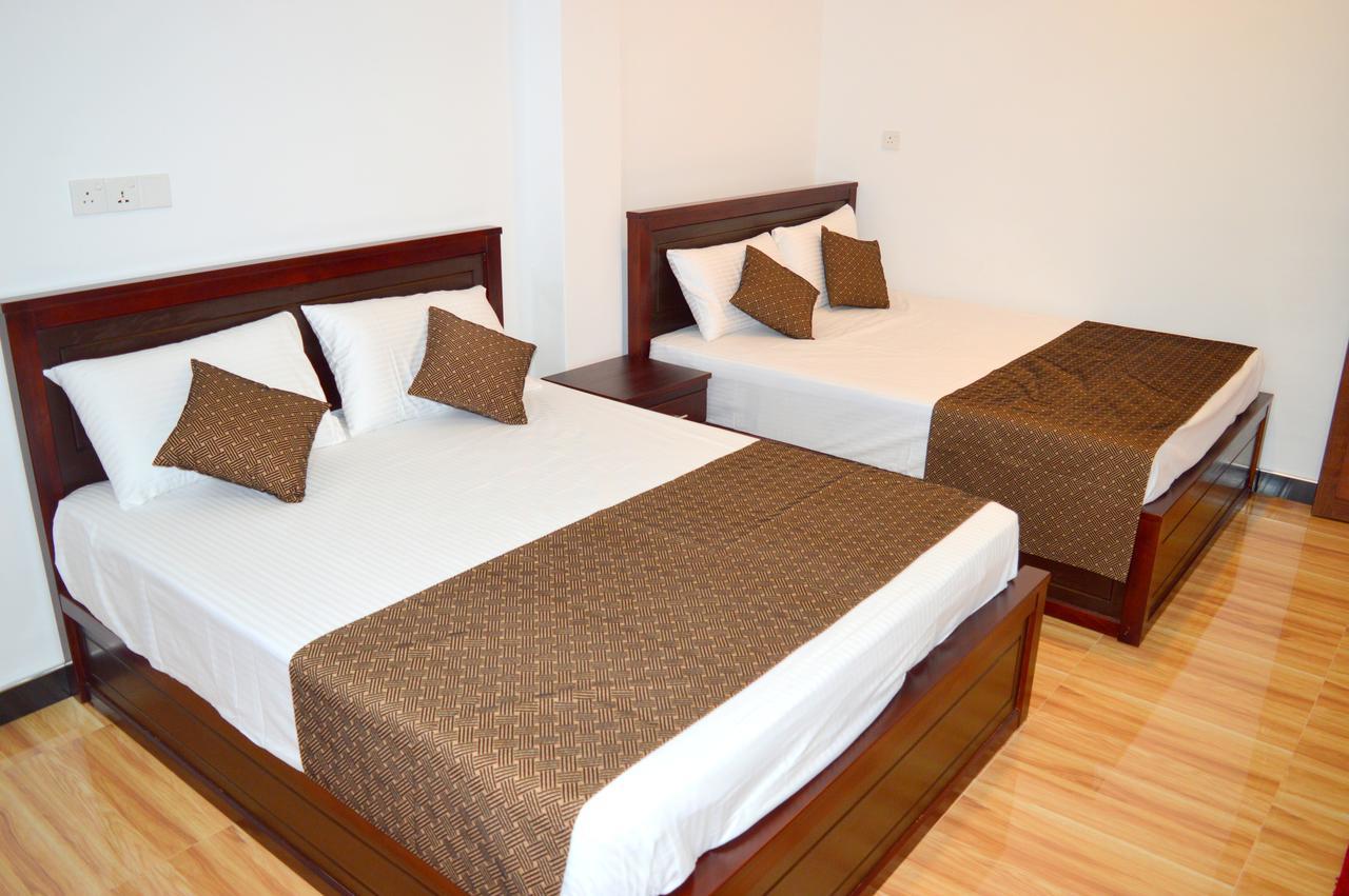 Holiday Villa Trincomalee Esterno foto